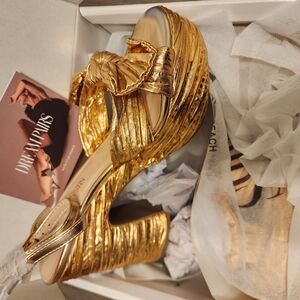 Dream Pairs Sculptural Platform Shoes